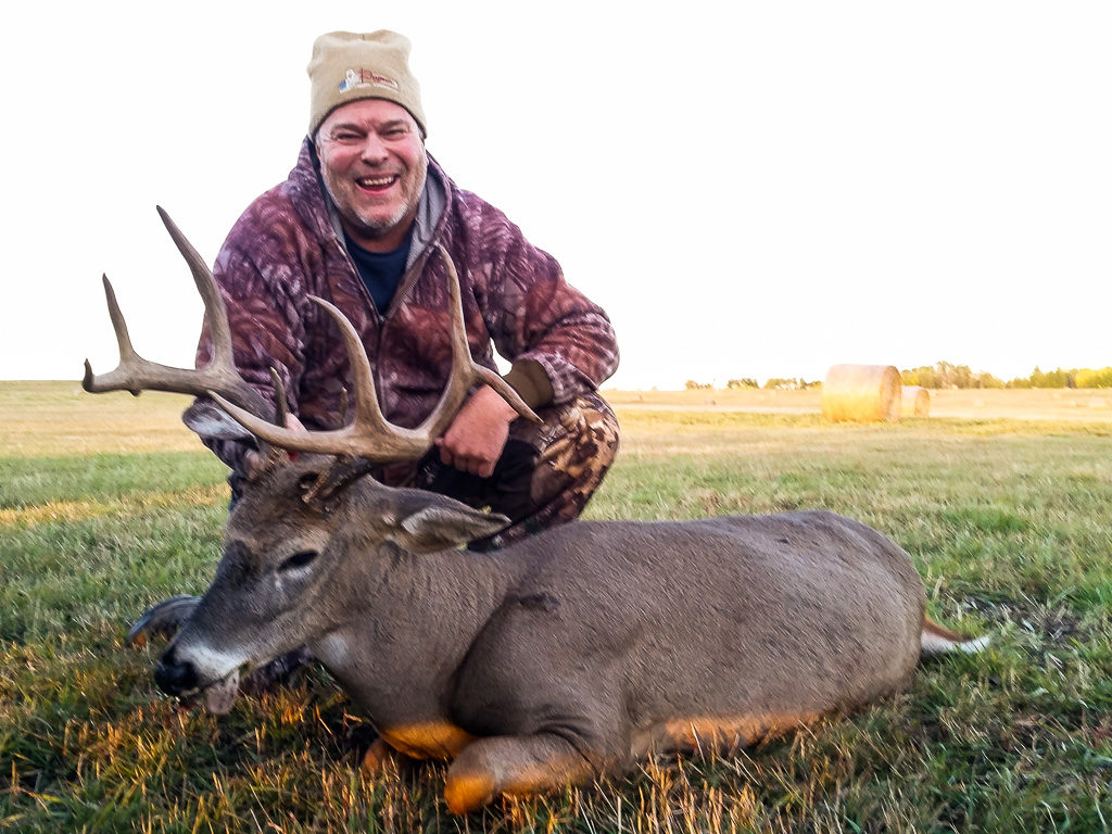 Whitetail deer hunting in Alberta, Canada with Alpine Outfitters